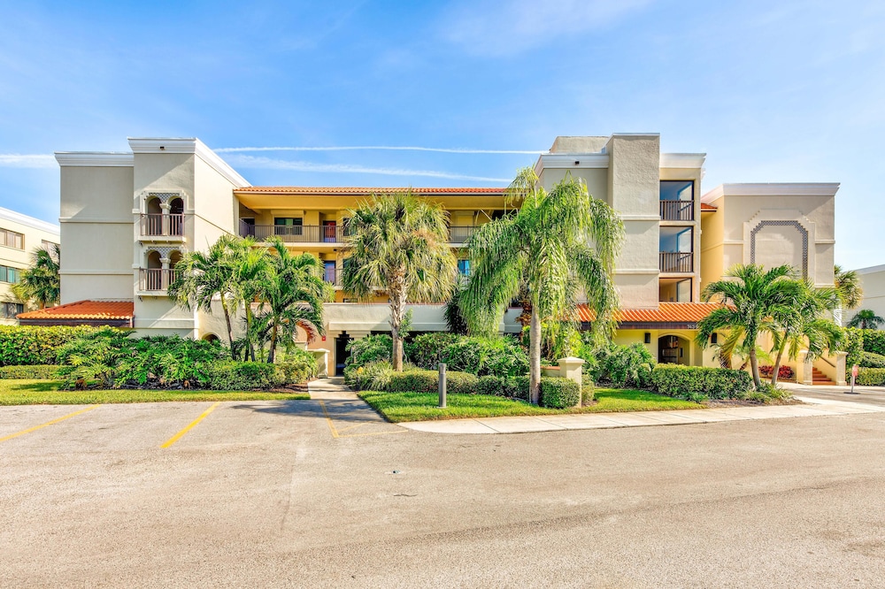 Land's End 4-405 Bay Front - Premier