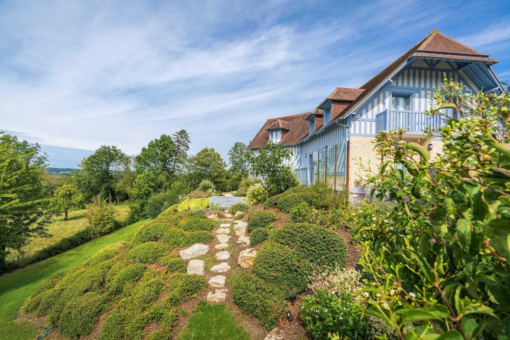Blueberry of the Valley - House With Swimming Pool