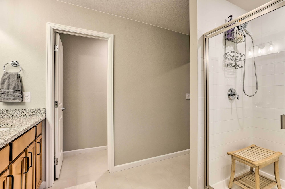 Modern Commerce City Vacation Rental, Near Dia!