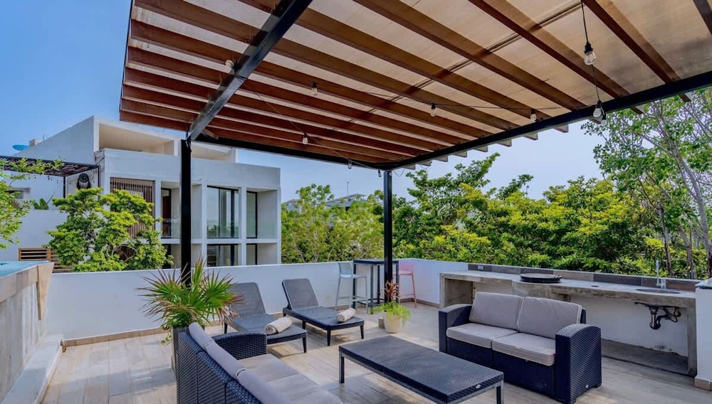 Great Located Spacious 2 BR Apartment With Amazing Terrace by Waves Management
