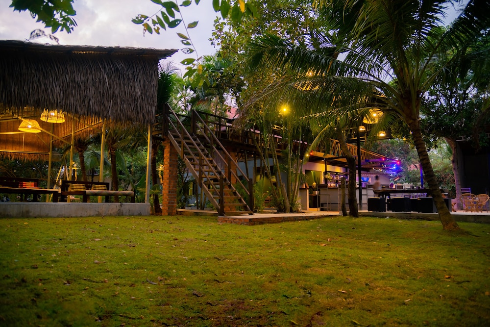 River Nest Hostel