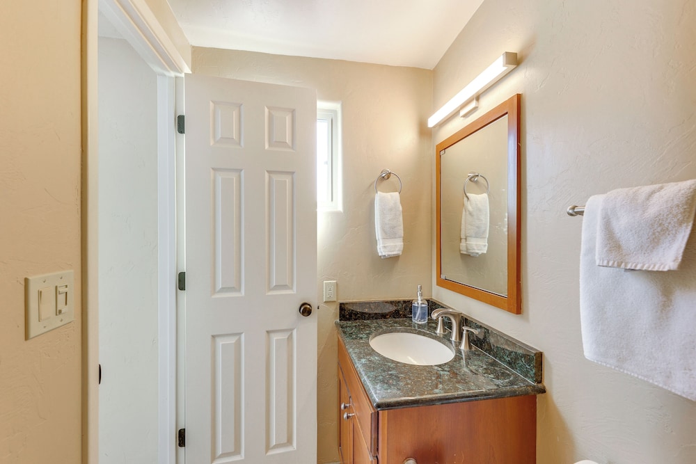 Home Near El Conquistador Golf: Hot Tub + Mtn View