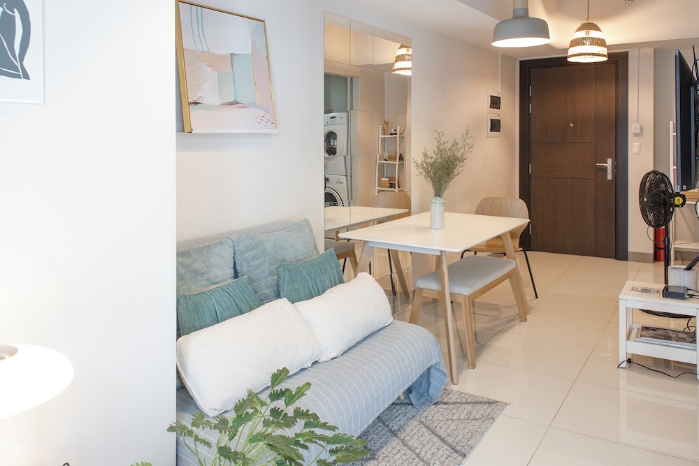 Uptown Park Suites Tower 1