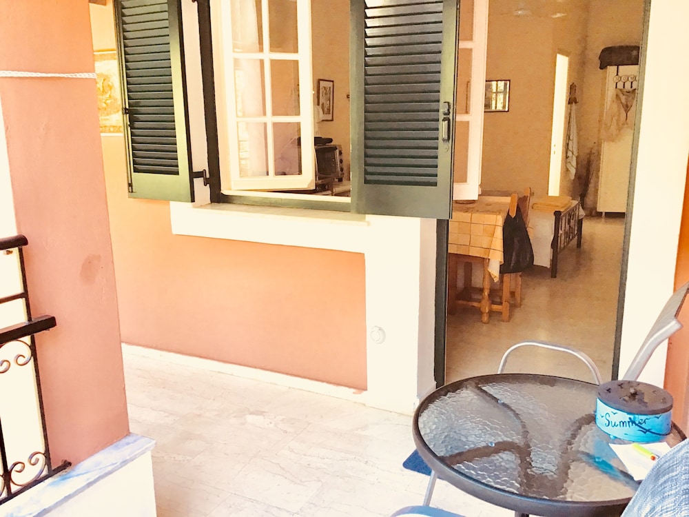 Almyra Apartments & Studios