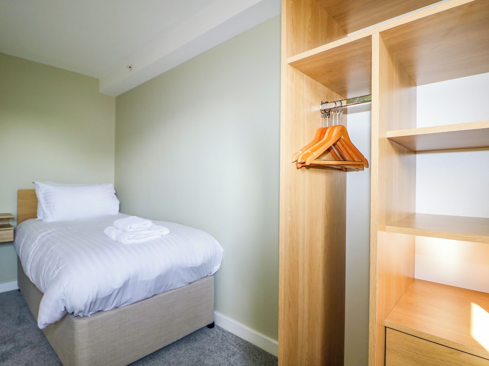 Flat 32 - Marine Court