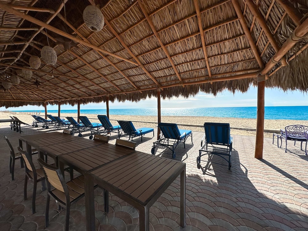 Gorgeous Beachfront Gem With Water Slides