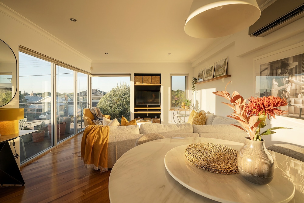 Designer Luxury 3brd - Epic Views - South Perth
