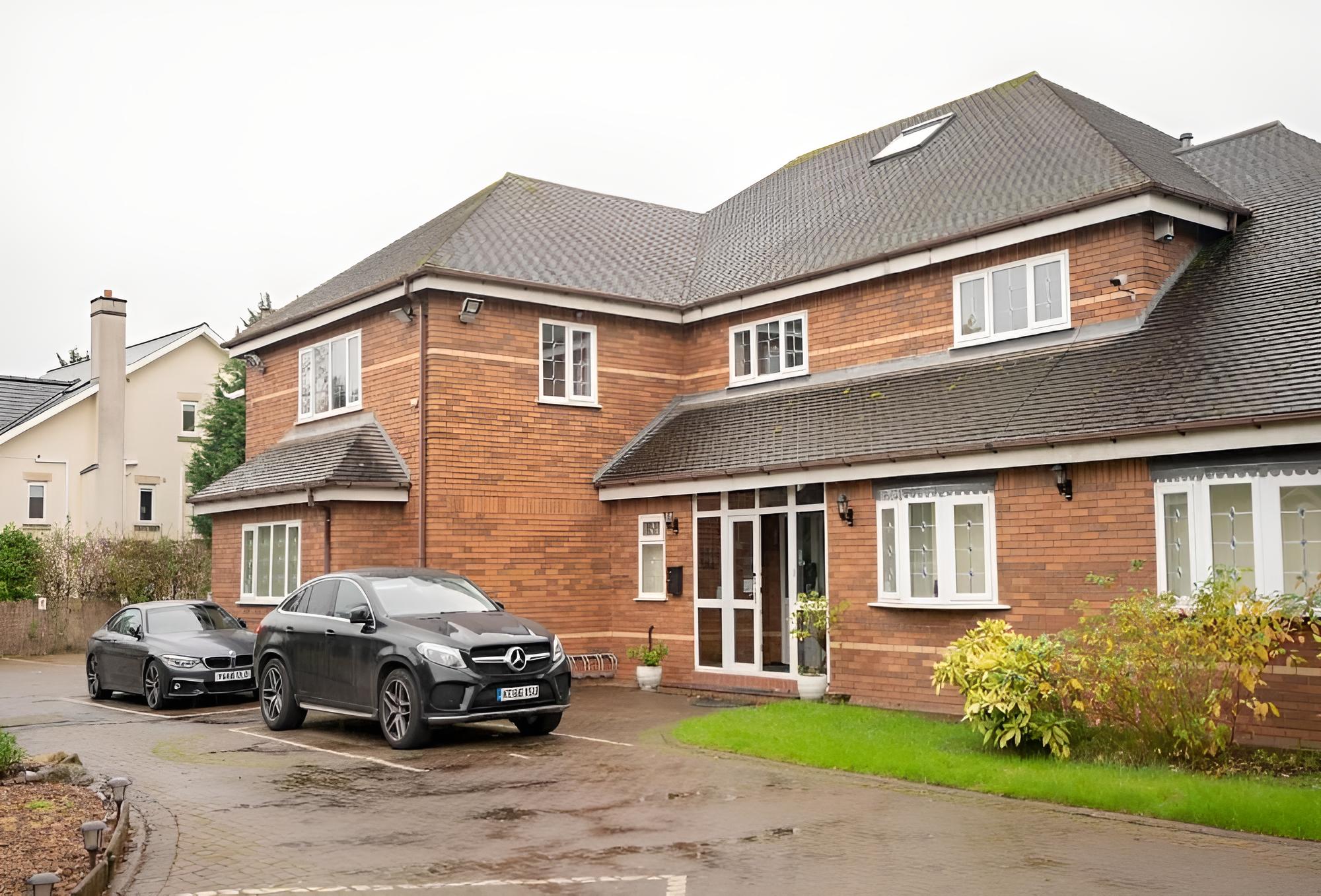 OakCroft GuestHouse Manchester Airport