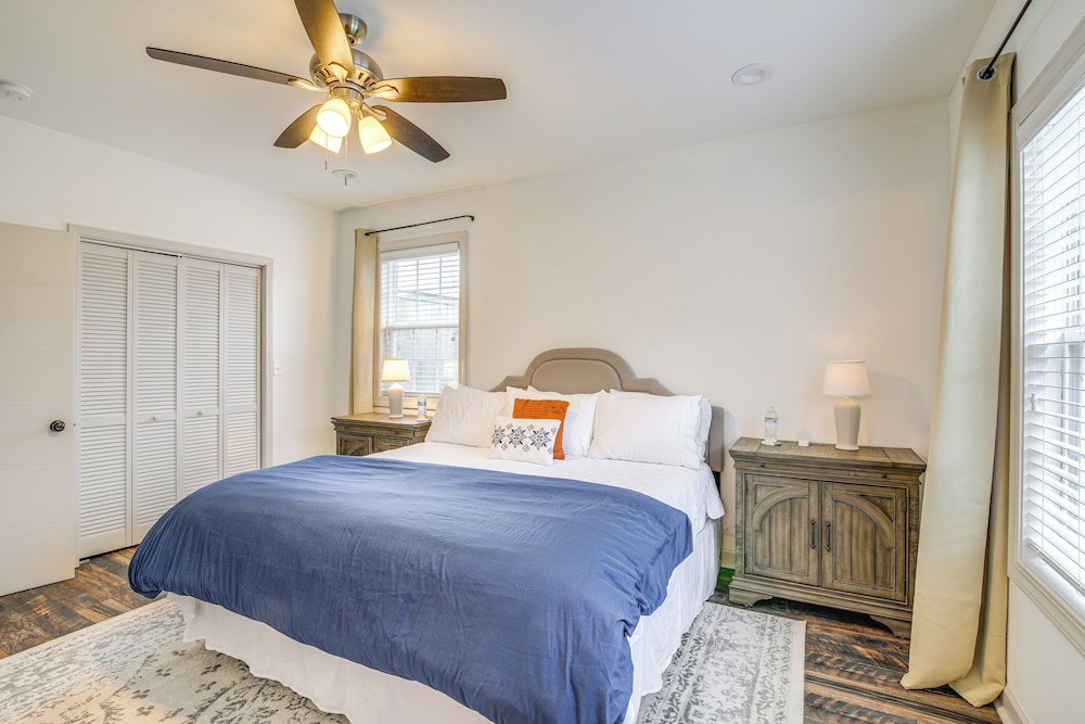 Walk to Eats: Midtown Memphis Home w/ Patio!