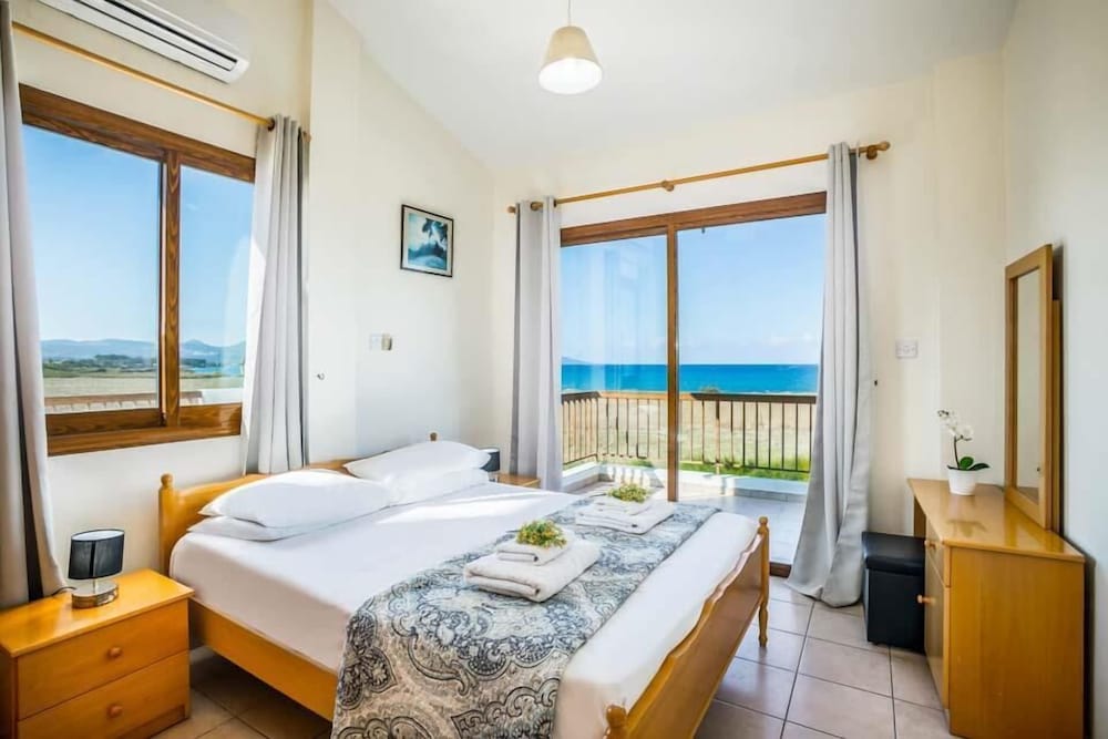 Villa Thea Blue Bay view 4