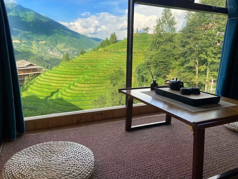 Happy live hotel