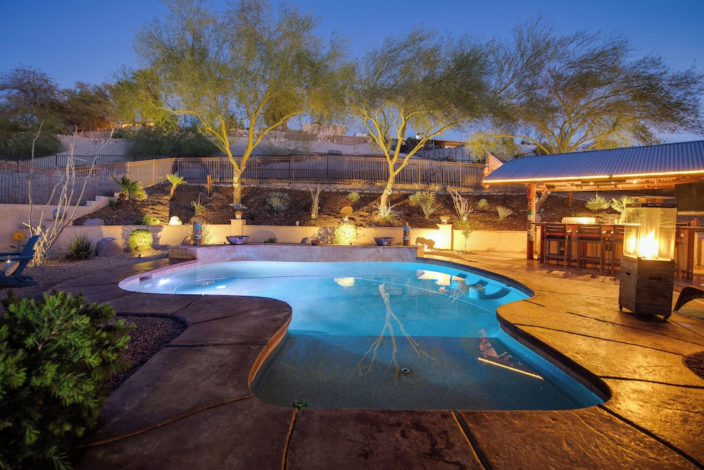 2 Mi to Lake Havasu: Poolside Paradise!