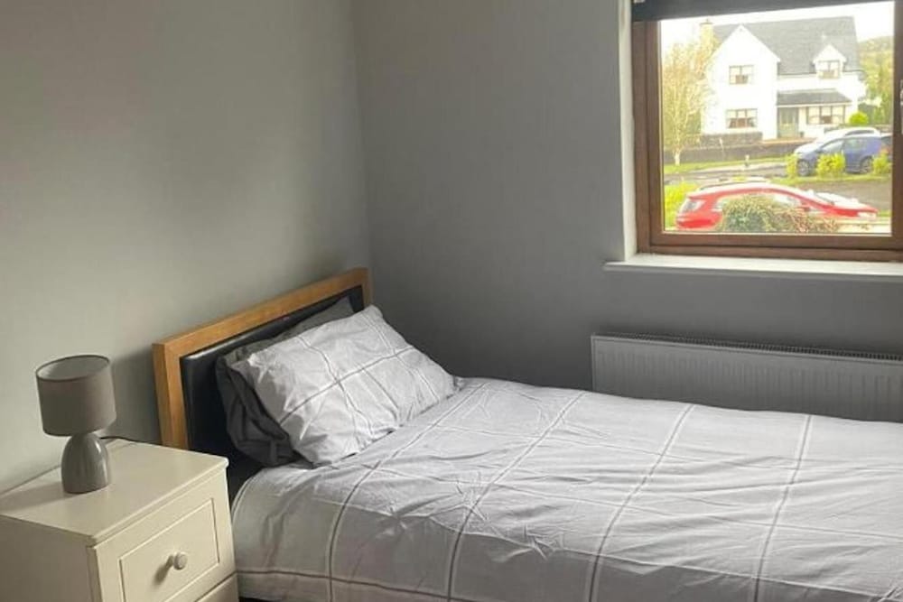3 Bed-sleeps 5-garden-parking-pets