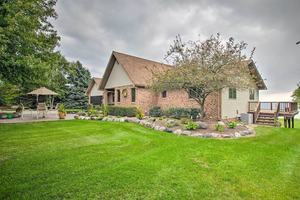 Large Family Home w/ Deck & Yard on Lake Huron