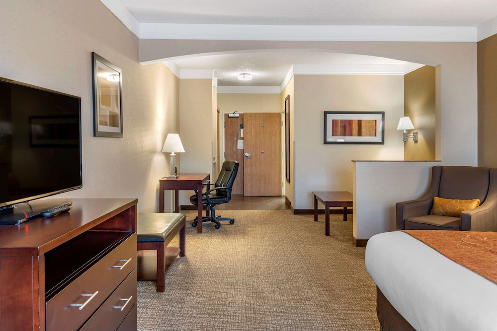 Albany Vacations - Comfort Suites Linn County - Property Image 12
