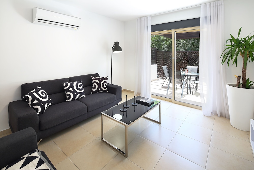 Paphos Vacations - Elysia Park - Property Image 43