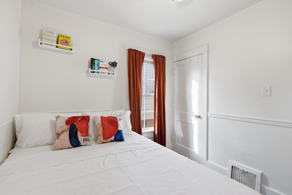 Cozy & Modern 3-bed Bungalow In Heart Of Greeley 3 Bedroom Bungalow