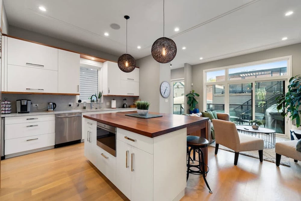 Stunning 5BR Home With 2 Rooftops Sauna Hot Tub