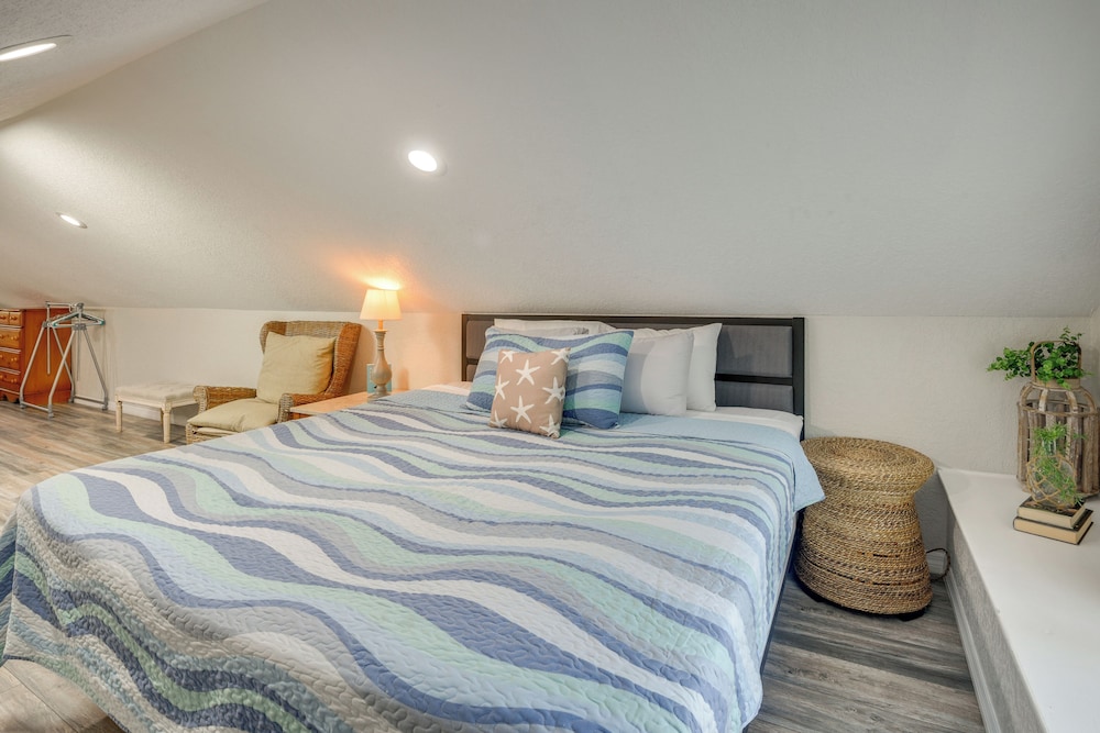 2 Blocks to Canal St: New Smyrna Beach Home
