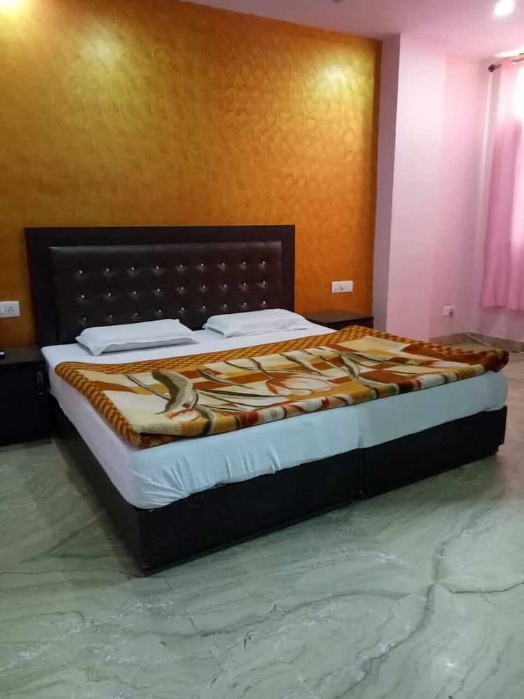 Hotel Raj International DX view 5