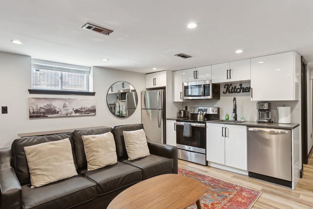 Charming 2BR Townhouse Condo in Heart of DC