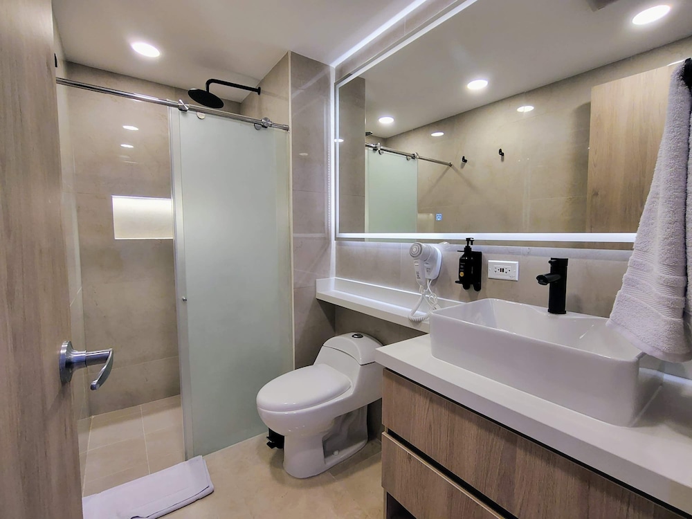 w Luxurious Loft w Balcony in Crespo