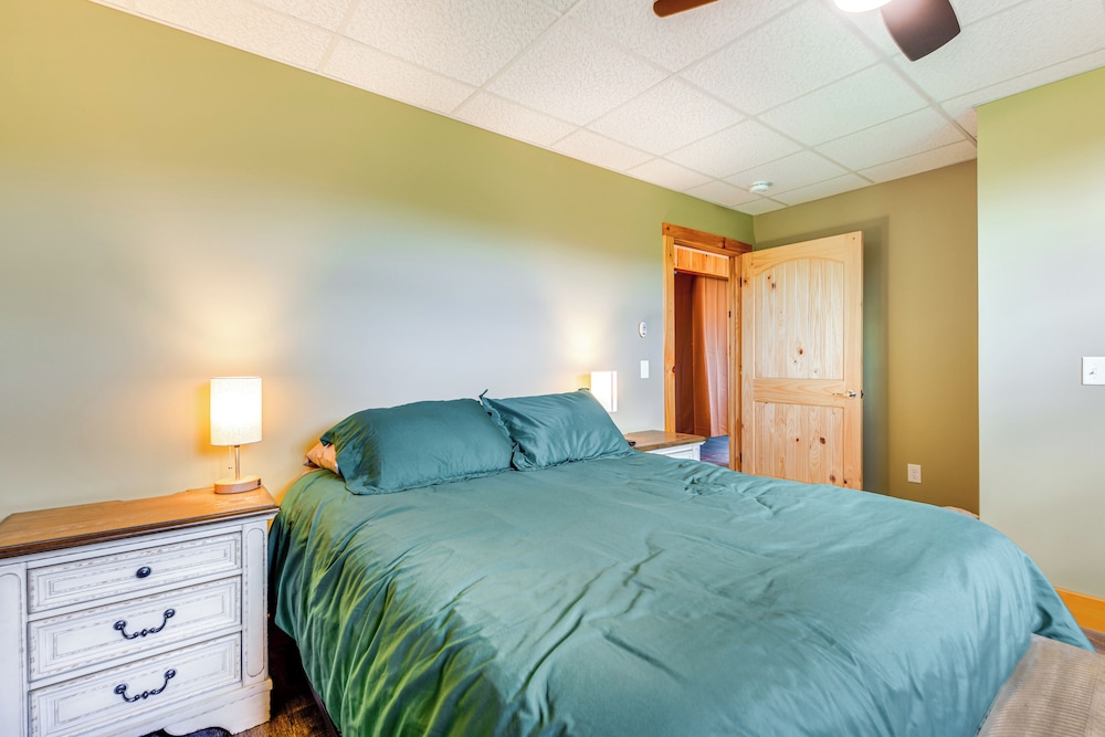 Mtn-view Home 6 Mi to Jay Peak Resort: Fish & Hike