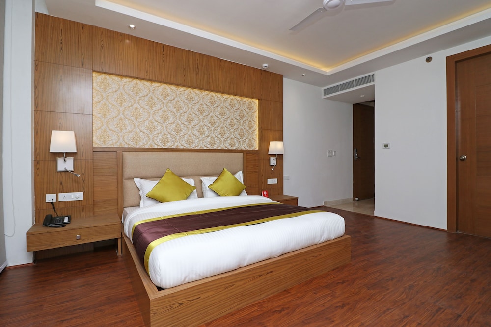 Capital O 10824 Hotel Star Suites