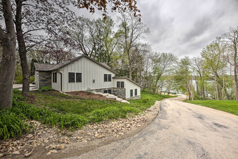 Big Cedar Lake House: Views, 100 Ft to Water! view 5