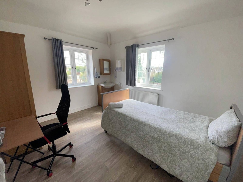 Bristol Blissful Retreat - 6 Bedrooms