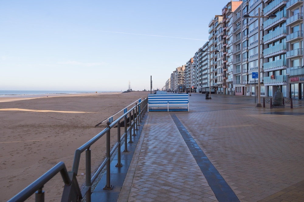 Huize Noordzee Located Directly on the Beach