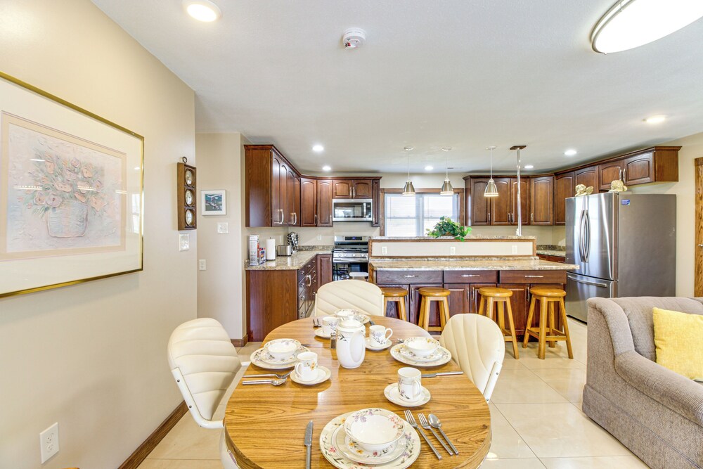 Lakefront Family Home w/ Boat Dock in Underwood