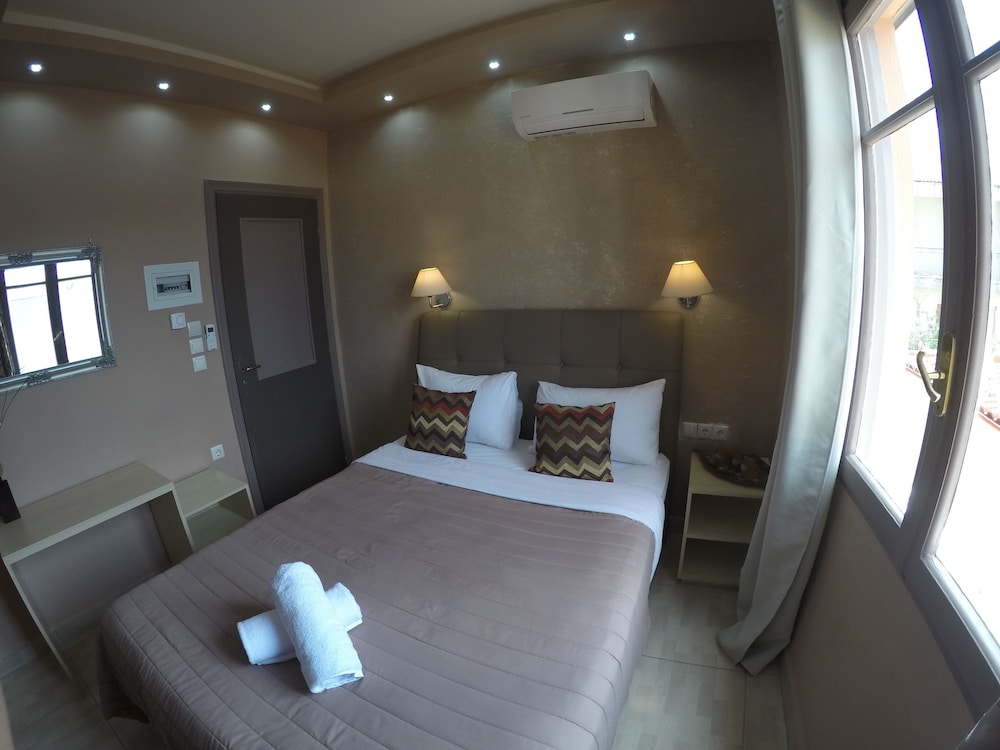 Midia Suites photo 2