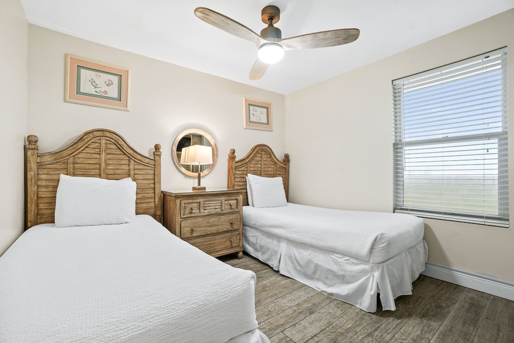 Pelican Beach Resort by Panhandle Getaways