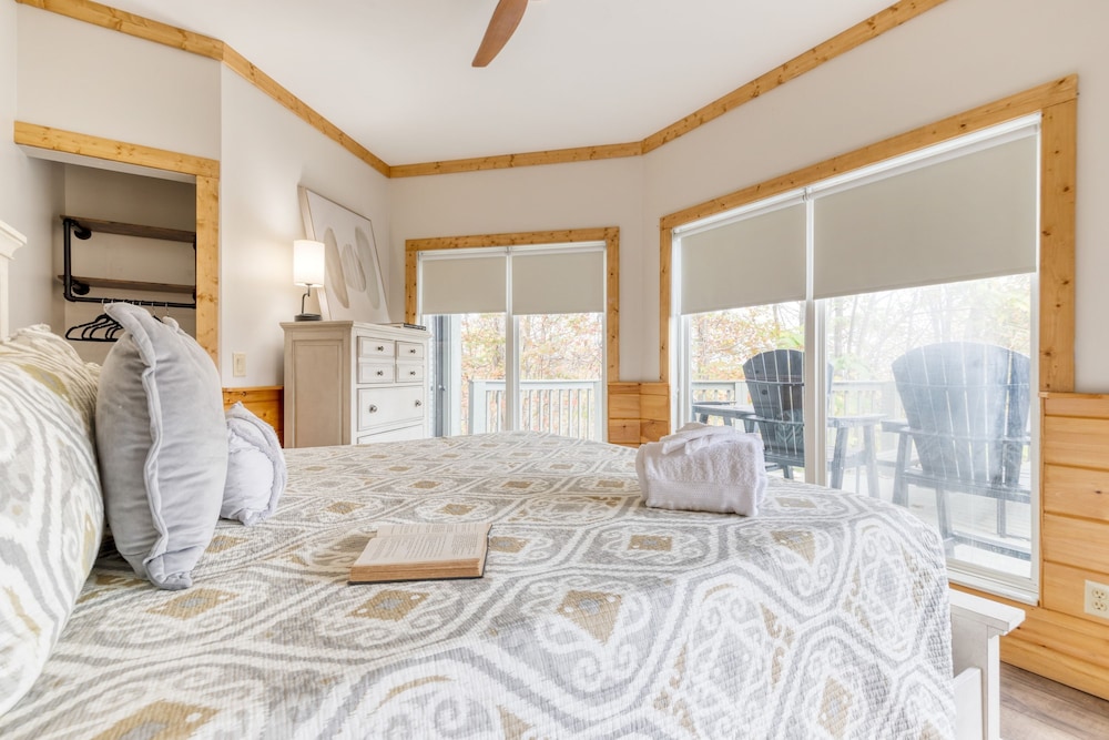 Greene Mountain Lodge by Avantstay Sleeps 22 Hot Tub Game Room Theater