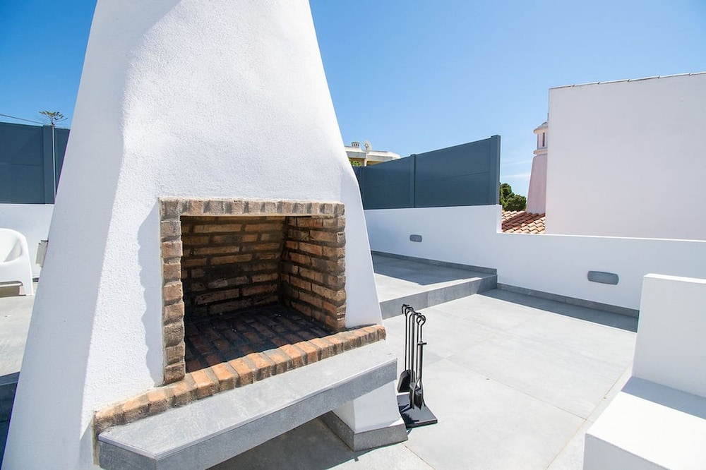 Lavanda Magnificent Five Bedroom Villa in Carvoe