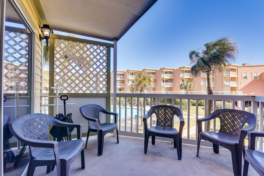 Galveston Vacation Rental - Walk to the Beach! view 5