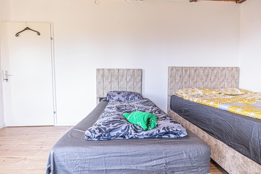 Cozy House Terrace &Garden Sleeps 34