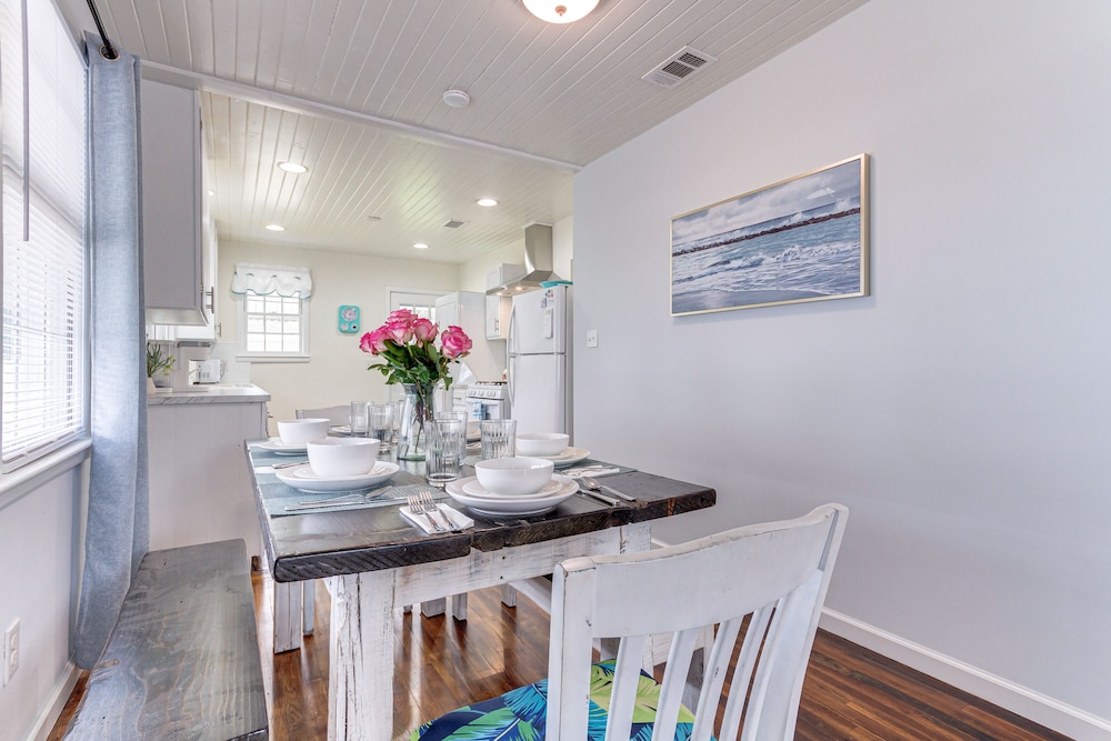 Charming Coastal Pensacola Home 1 Mi to Palafox St