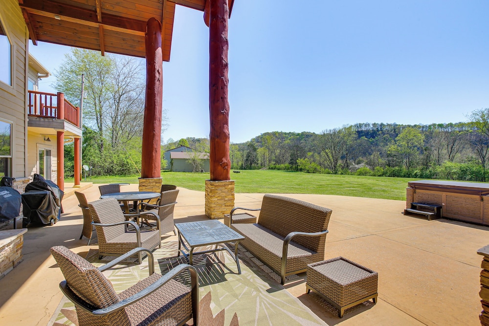 Spacious Group Getaway Near Cumberland River!
