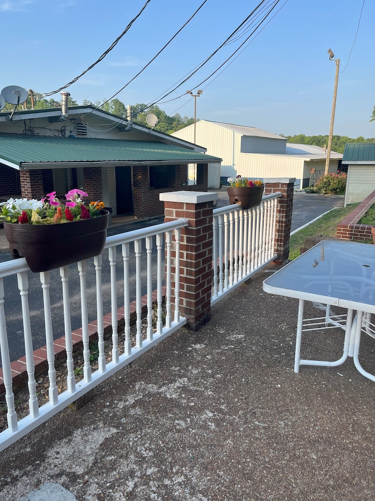 Pine Tree Inn