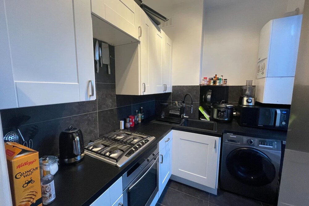 Stylish and Spacious 1 Bedroom Flat