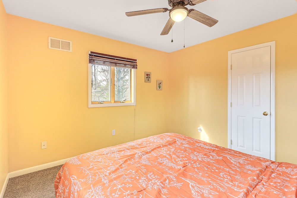 Pocono Retreat: Access to Community Lake & Beach! view 5
