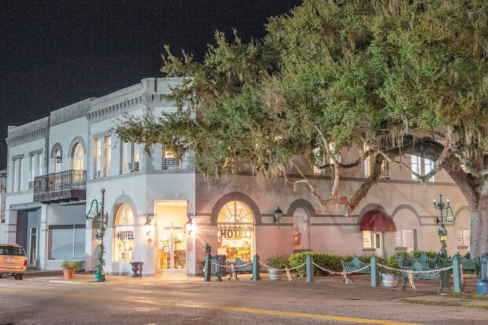 Oak Tree Hotel