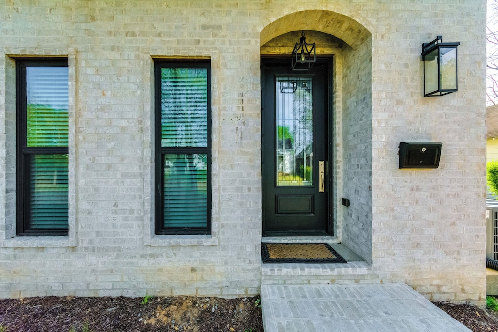 2 Mi to Little Rock River Market: Walkable Getaway