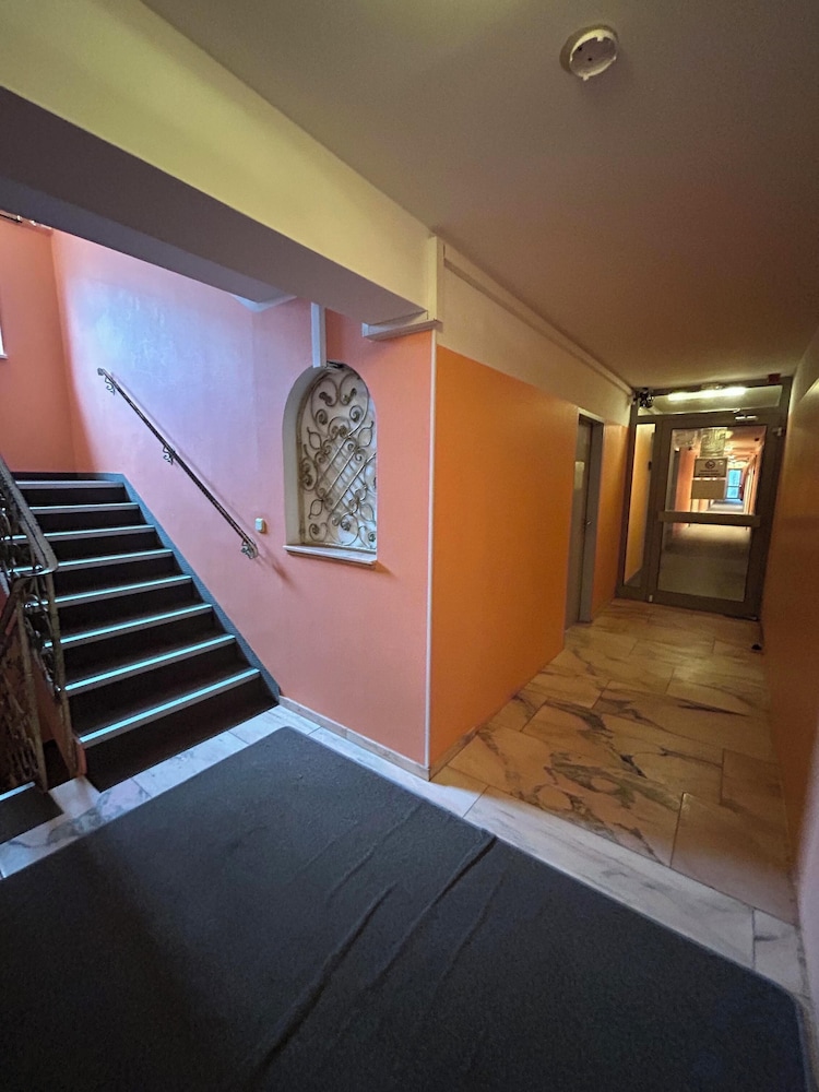 2-Rent Group Hostel Rooms AUB162