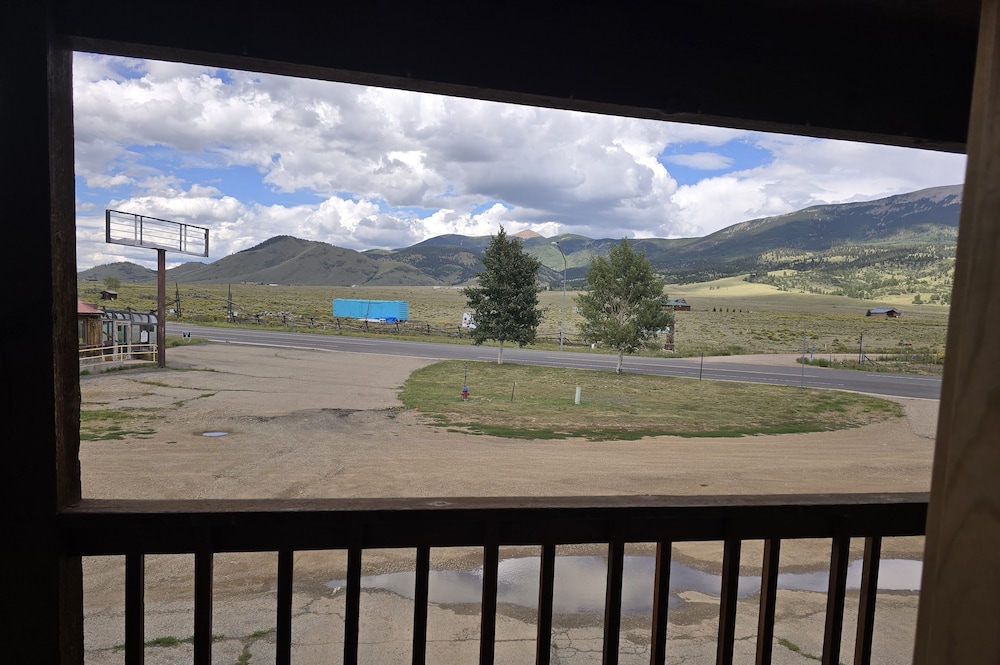 Econo Lodge Eagle Nest