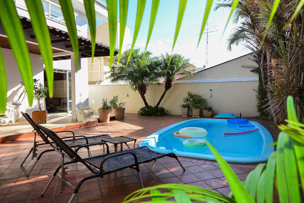 Elegante Casa com Piscina - João Paulo