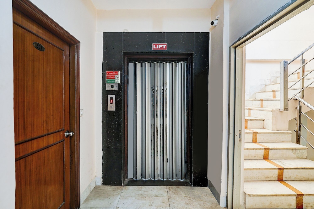 Fabhotel Gold Palace