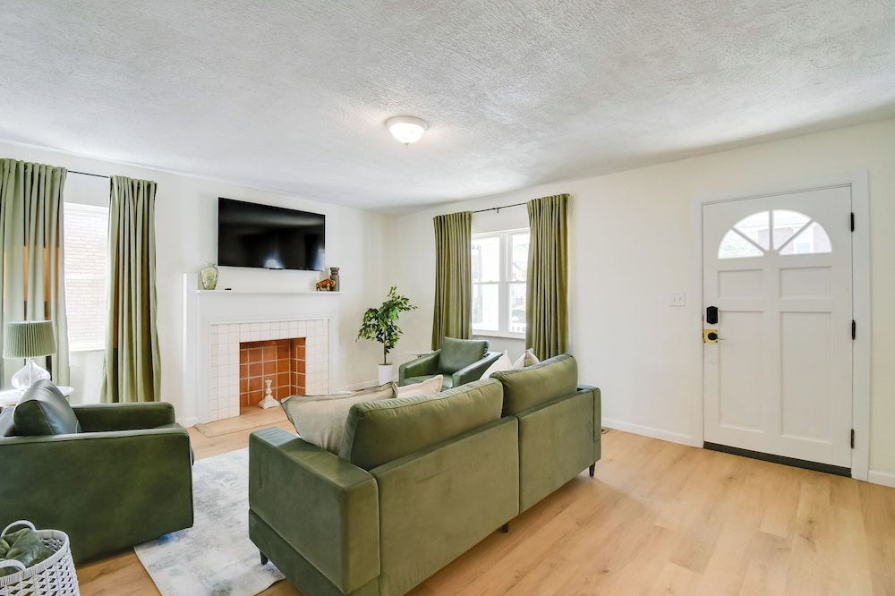 Walk to Ritter Park: Renovated Home Near Marshall!